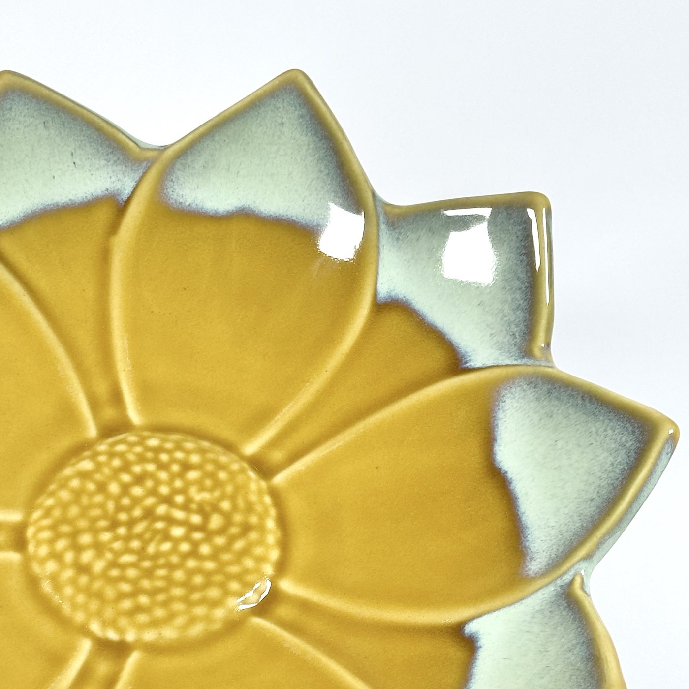 Glided Lotus Centre Platter