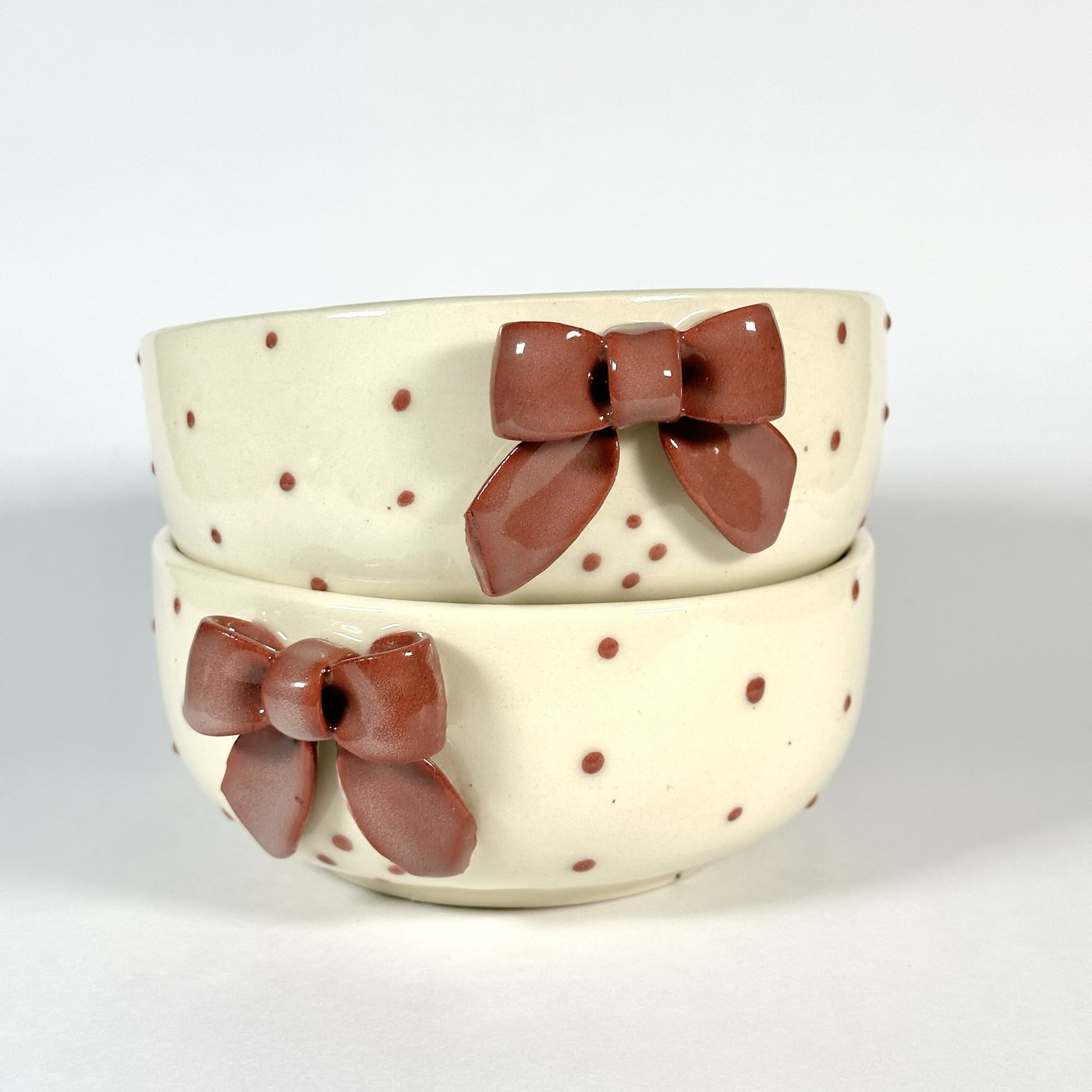 Vino Maroon Bow Bowl